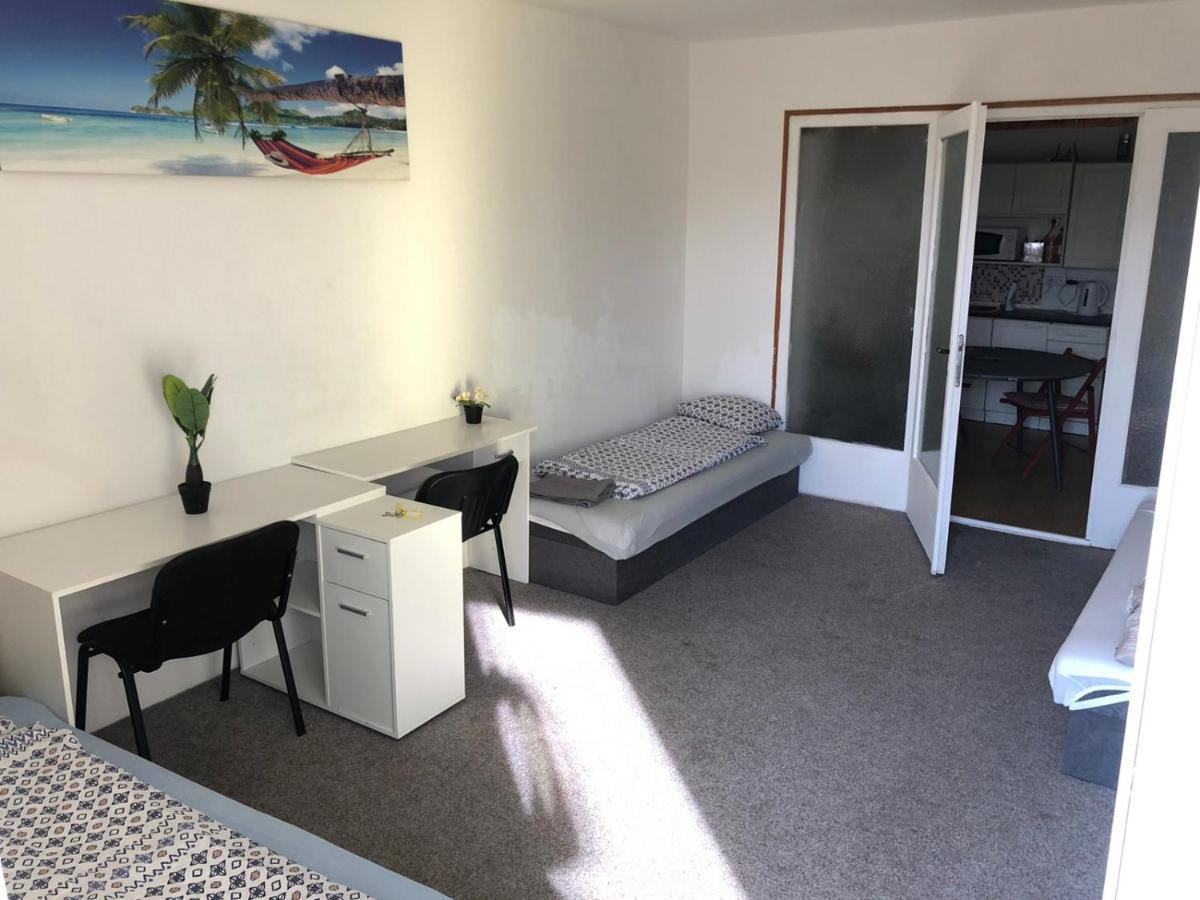 Hostel House Near Bvv-Vystaviste Brno Ngoại thất bức ảnh